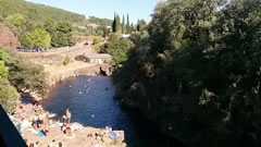 ¿Salta o no salta?... en la piscina natural de Las Mestas. Agosto, 2014